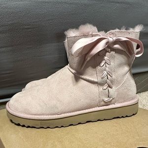 Short Ugg pink boots